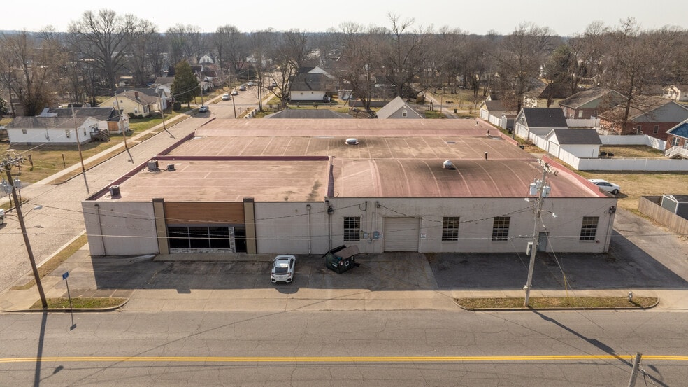 More Photos Of 303 N 13th St, Paducah Light Distribution For Lease