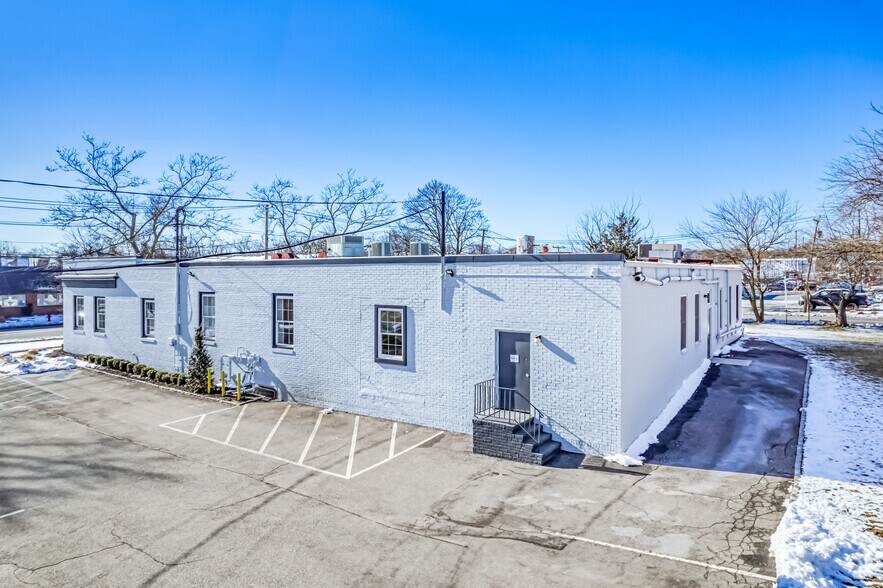More Photos Of 1 Channel Dr, Port Washington Office For Lease