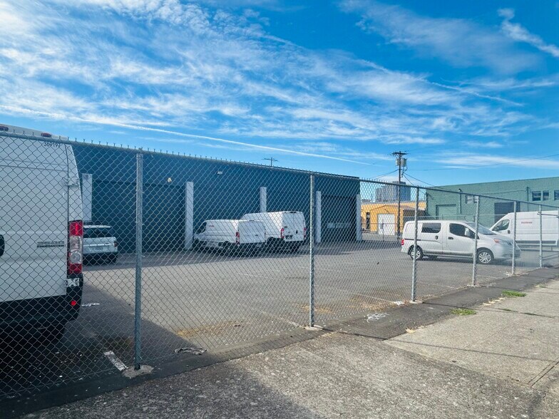 More Photos Of 712 SE 7th Ave, Portland Warehouse For Sale