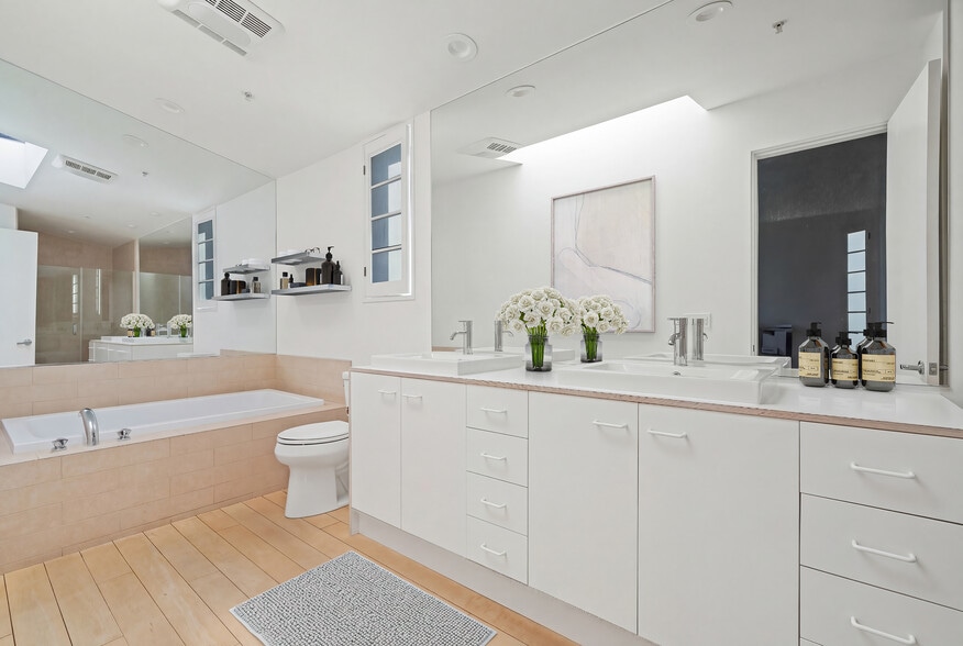 More Photos Of 2100 Abbot Kinney Blvd, Venice Loft Creative Space For Lease