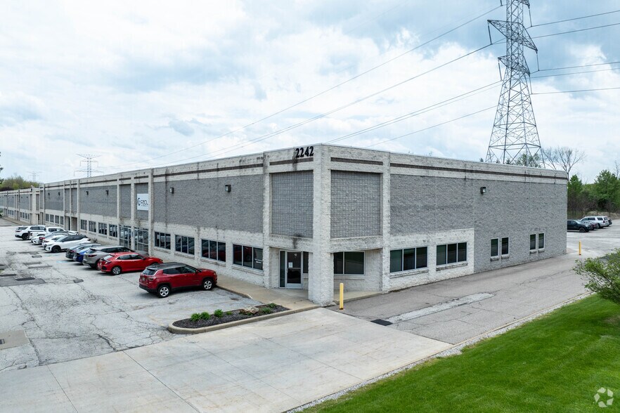 More Photos Of 2242 Pinnacle Pky, Twinsburg Light Manufacturing For Lease