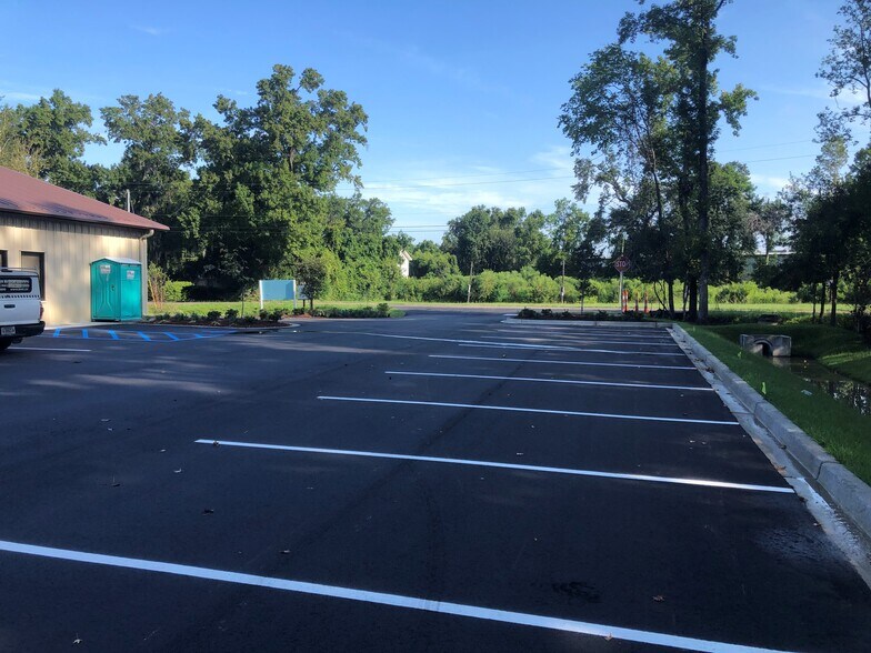 More Photos Of 1951 Dulsey Rd, Charleston Light Distribution For Lease
