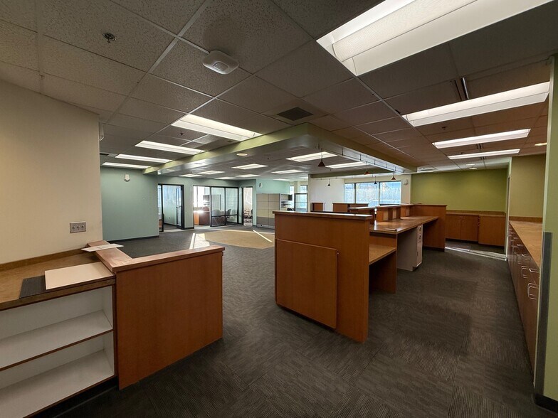 More Photos Of 9170 Jewel Lake Rd, Anchorage Office For Lease