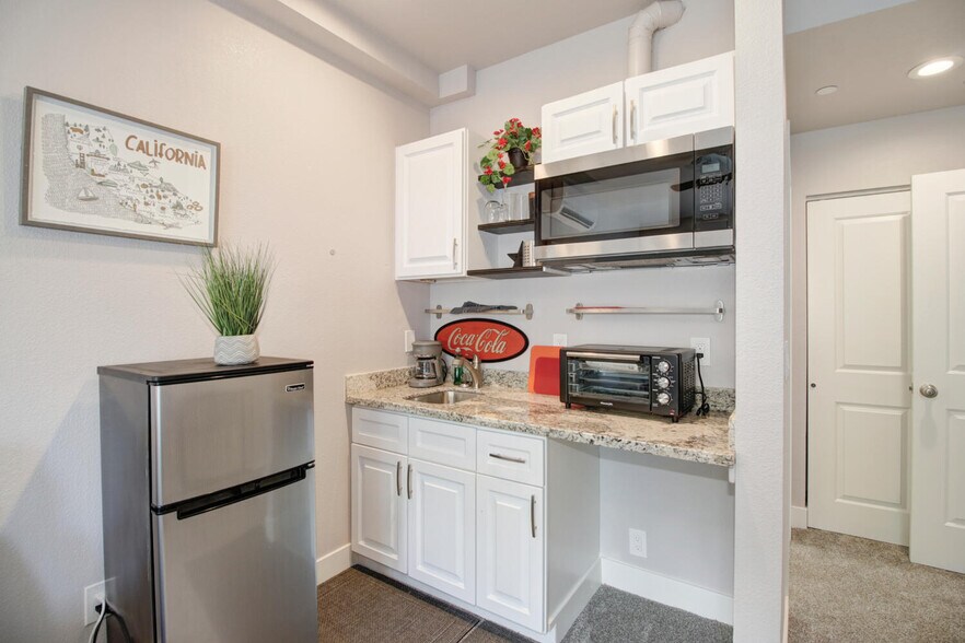 More Photos Of 1413-1415 Victorian Aly, Sacramento Apartments For Sale