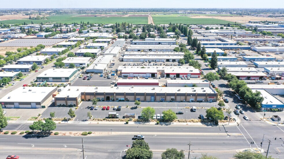 More Photos Of 5816 E Shields Ave, Fresno Warehouse For Lease