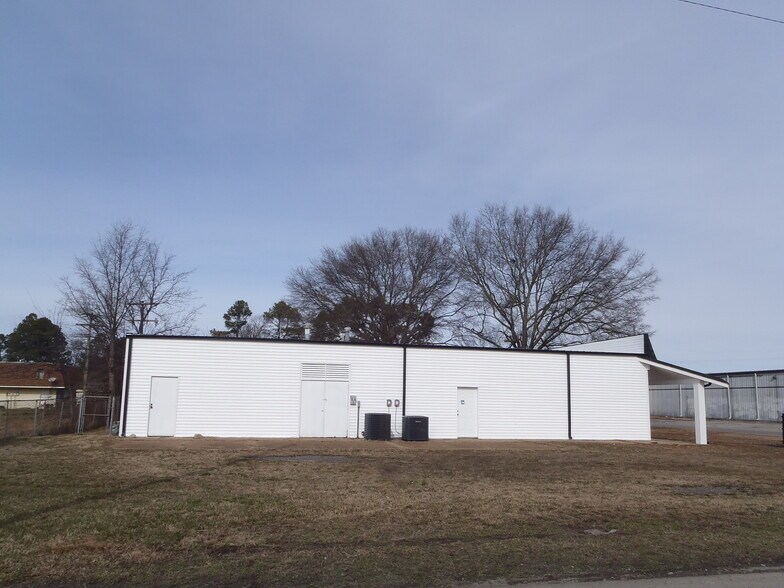 More Photos Of 2025 McLarty Dr, Newport Office For Sale