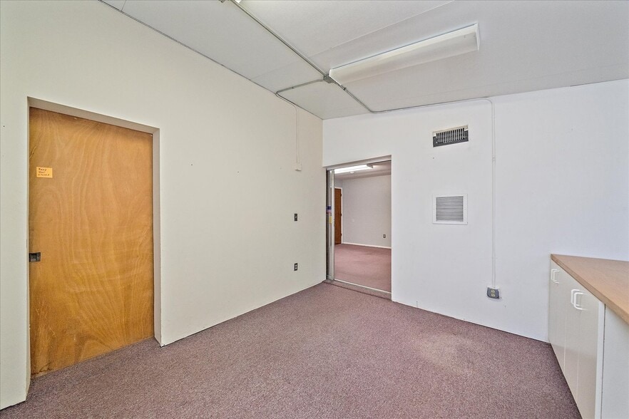 More Photos Of 4242 McIntosh Ln, Sarasota Storefront Retail Office For Sale