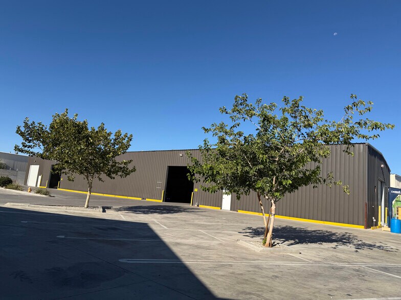 More Photos Of 13586 Central Rd, Apple Valley Unknown For Lease