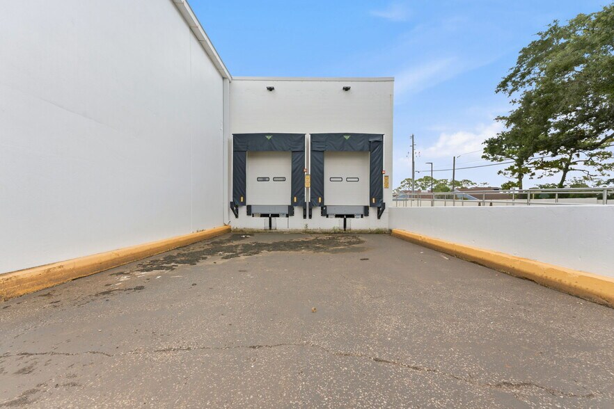 More Photos Of 2519 N McMullen Booth Rd, Clearwater Freestanding For Lease