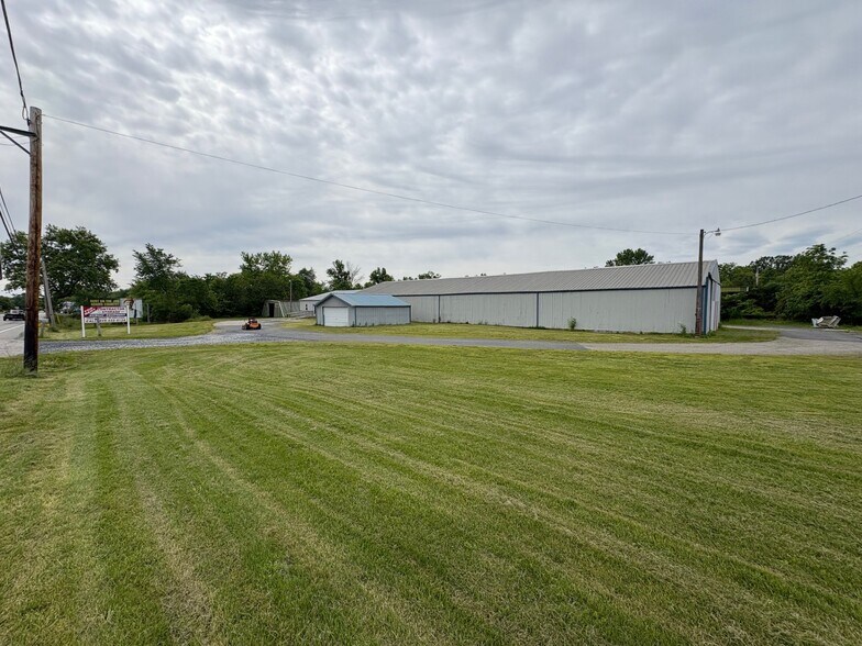 More Photos Of 2020 Chambersburg Rd, Gettysburg Warehouse For Lease