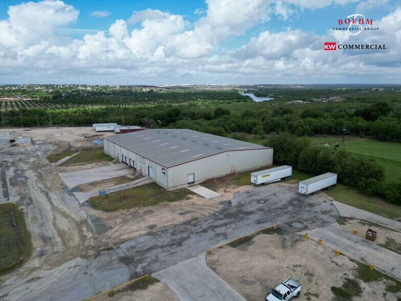 More Photos Of 100 Lupita Cir, Del Rio Distribution For Sale