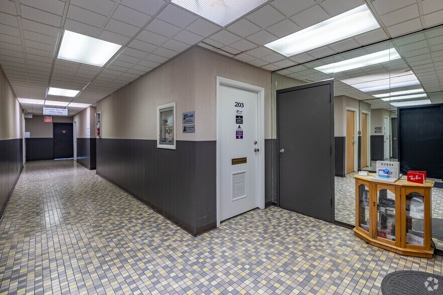 More Photos Of 24 Compton Rd, Cincinnati Medical For Sale