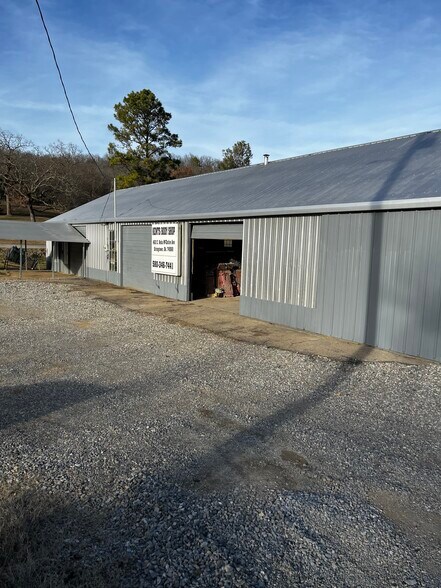 More Photos Of 462 E Reba McEntire Ave, Stringtown Flex For Sale