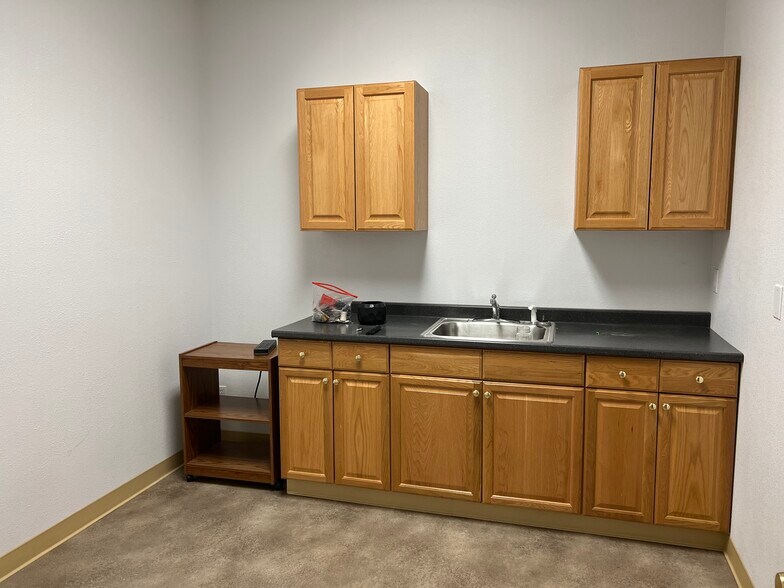 More Photos Of 130 S Willow St, Kenai General Retail For Lease