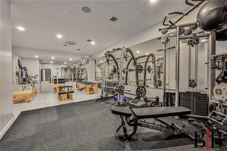 More Photos Of 6322 20th Ave, Brooklyn Storefront For Sale