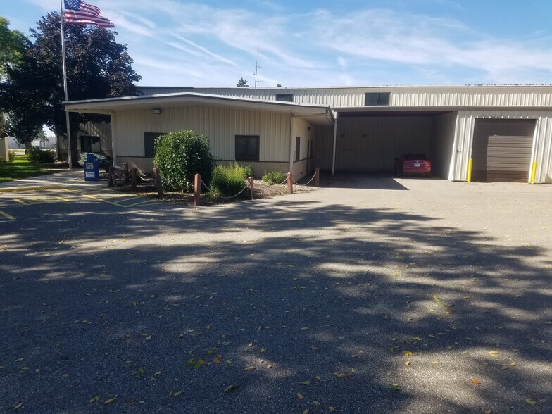 More Photos Of 2208 Trott Ave SW, Willmar Flex For Sale