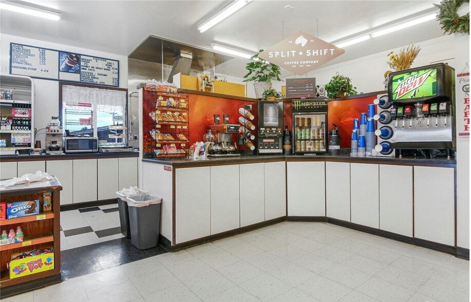 More Photos Of 17490 W Shelton Matlock Rd, Matlock Convenience Store For Sale