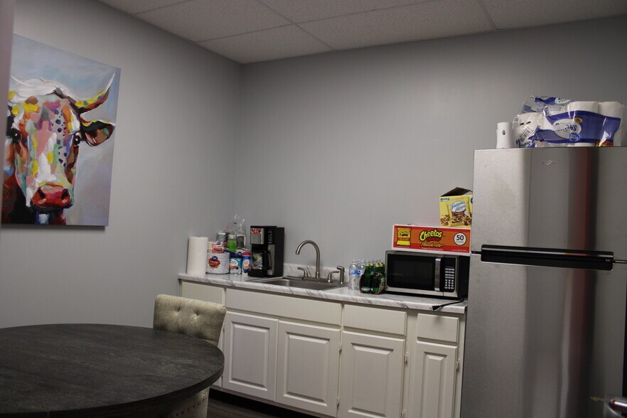 More Photos Of 6456 Cunningham Rd, Houston Industrial For Lease