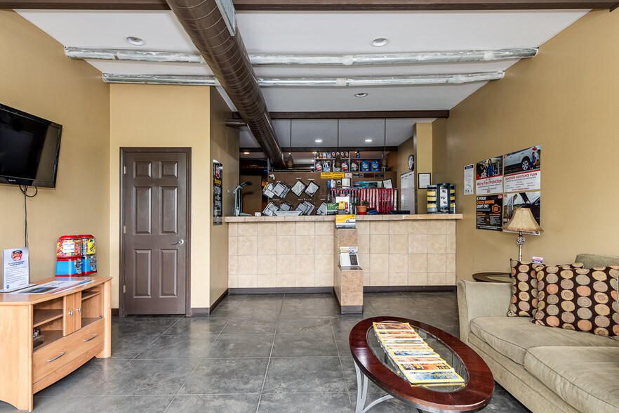 More Photos Of 4901 Wilkinson Blvd, Charlotte Warehouse For Sale