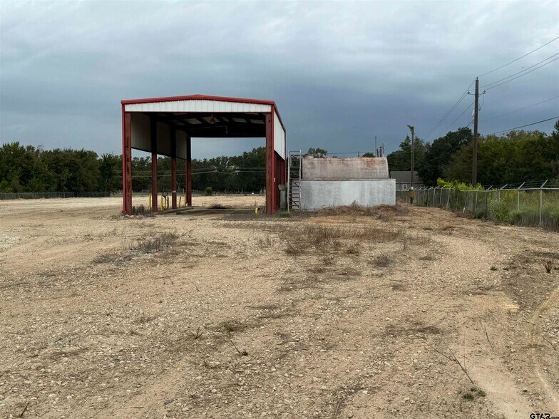 More Photos Of 9182 S US Highway 79, Palestine Service For Lease