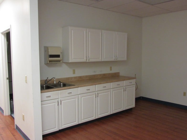 More Photos Of 323 Falls Dr NW, Abingdon Office For Sale