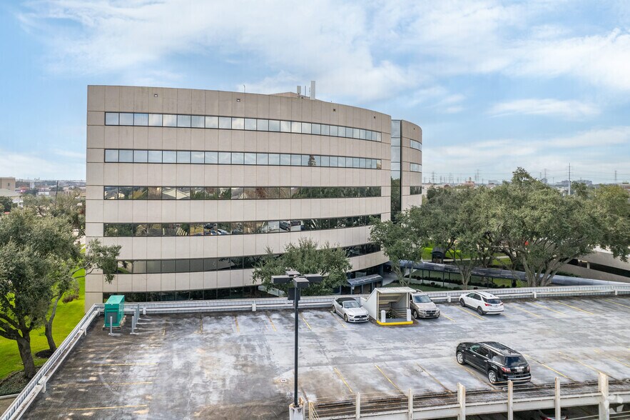 More Photos Of 4800 Sugar Grove Blvd, Stafford Office For Lease