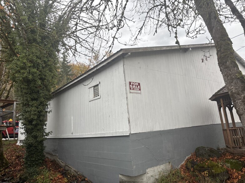 More Photos Of 216 Silverbrook Rd, Randle Self Storage For Sale