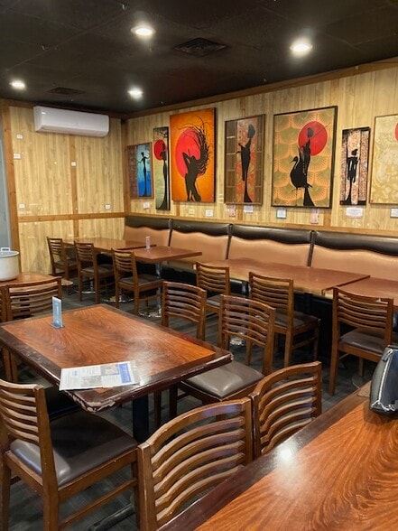 More Photos Of 1111 Mccully St, Honolulu Freestanding For Lease