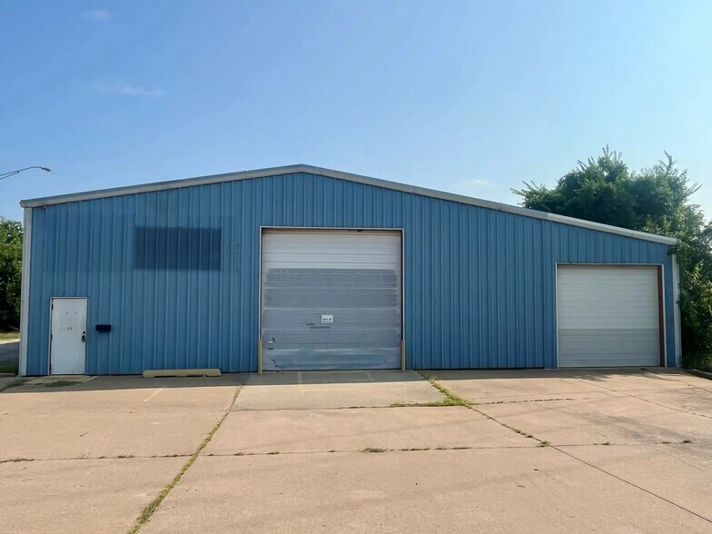 More Photos Of 3401 Tinker Diagonal St, Oklahoma City Light Distribution For Lease