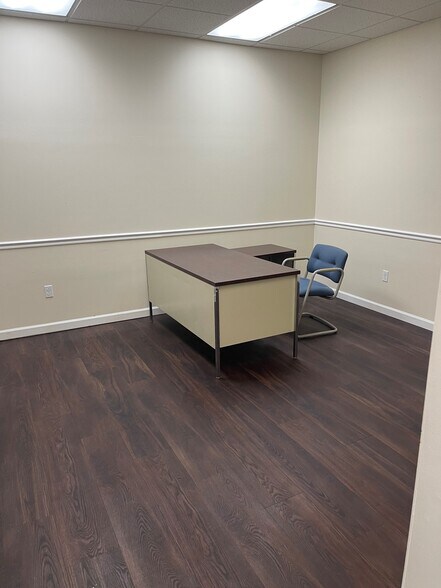 More Photos Of 201-209 W Pike St, Clarksburg Office Residential For Lease