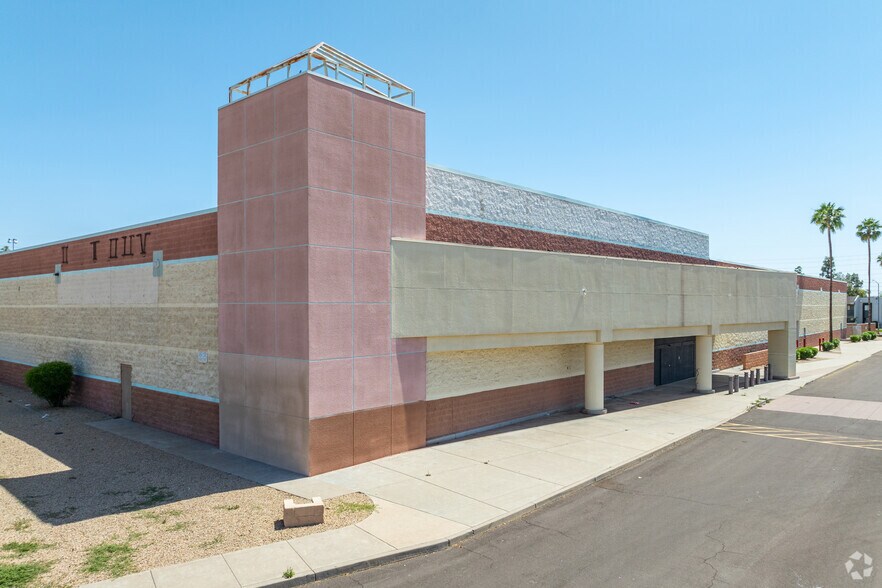 More Photos Of 9446 N Metro Pky W, Phoenix Warehouse For Sale