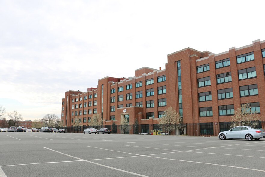 More Photos Of 401 N Middletown Rd, Pearl River Unknown For Lease