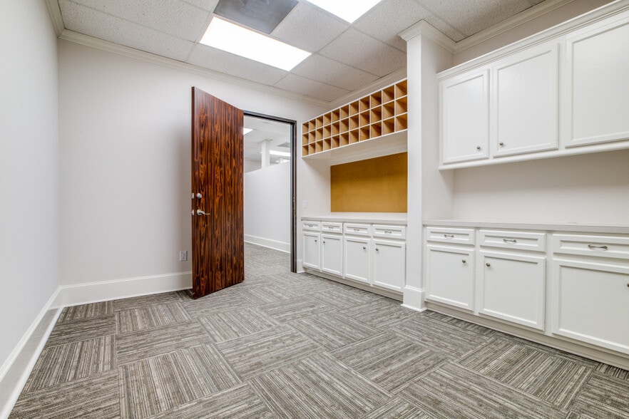 More Photos Of 4779-4781 S Main St, Stafford Office For Lease