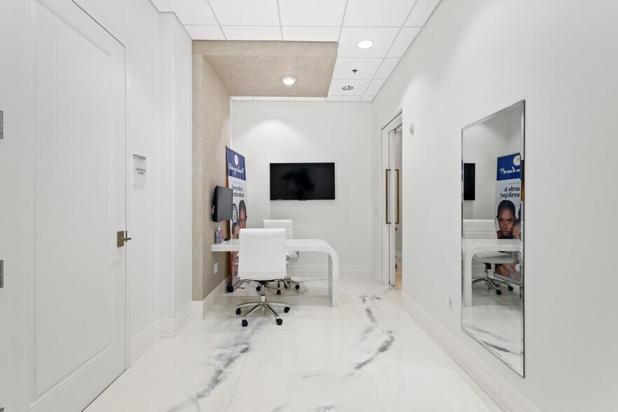 More Photos Of 250 Pharr Rd NE, Atlanta Apartments For Lease