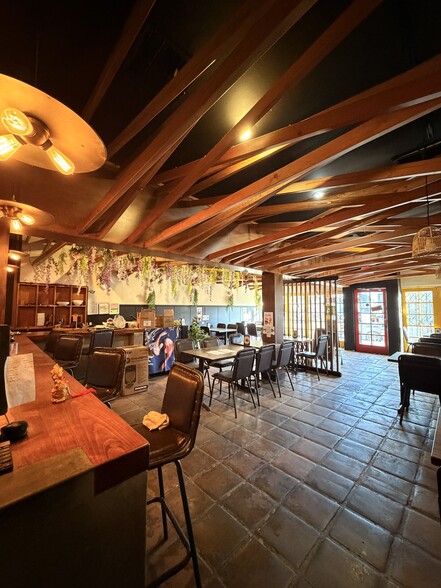More Photos Of 7455 Melrose Ave, Los Angeles Restaurant For Lease