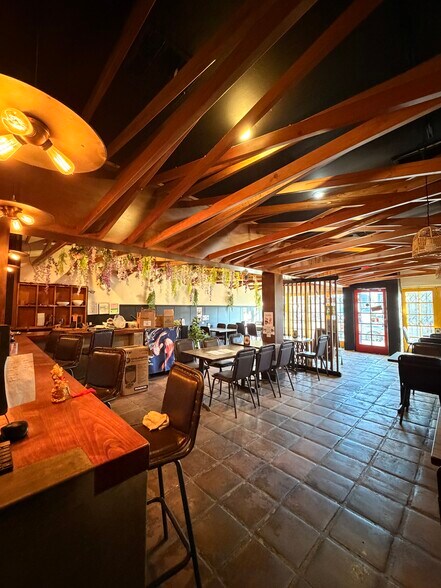 More Photos Of 7455 Melrose Ave, Los Angeles Restaurant For Lease