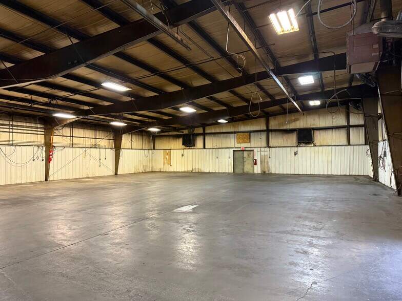 More Photos Of 303 E Parson St, Galion Manufacturing For Sale