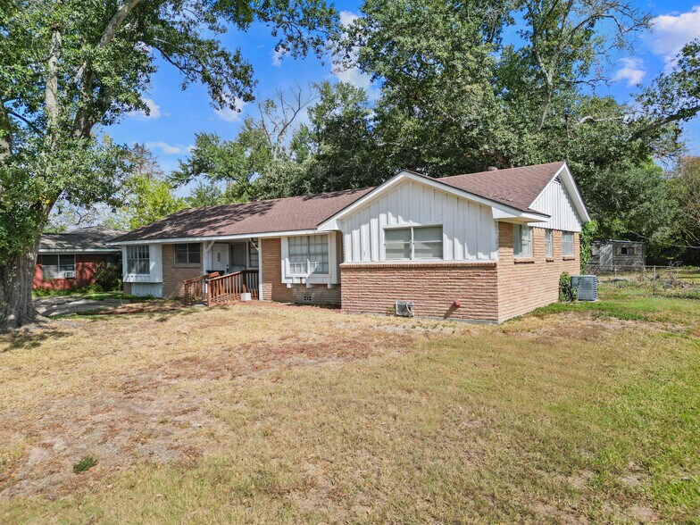 More Photos Of 120 State Highway 75 N, Huntsville Specialty For Sale