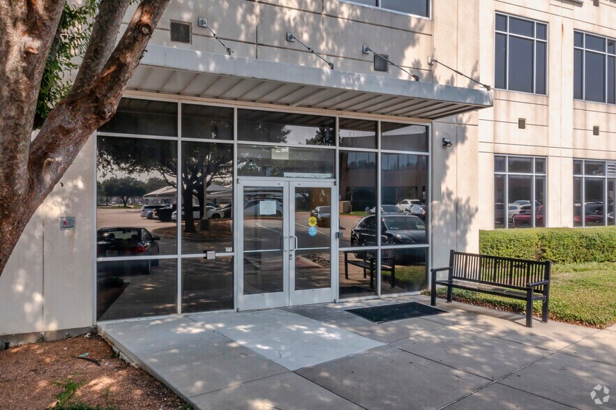 More Photos Of 4108 W 15th St, Plano Office For Sale