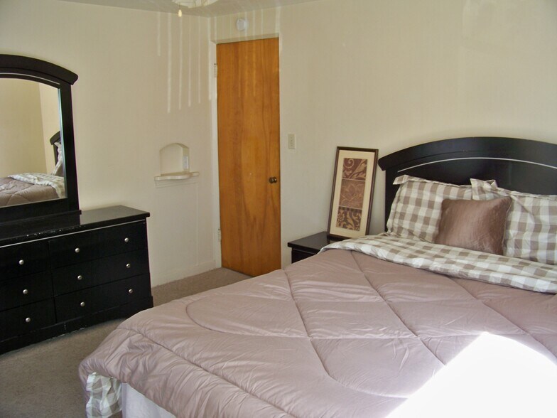 More Photos Of 1101 Washington Ave, Alton Apartments For Sale