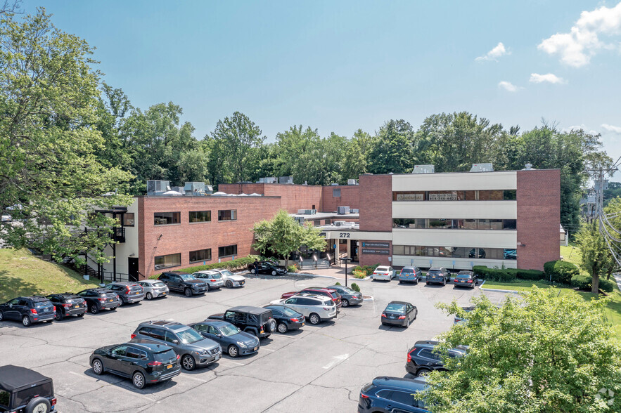 Primary Photo Of 272 N Bedford Rd, Mount Kisco Medical For Lease