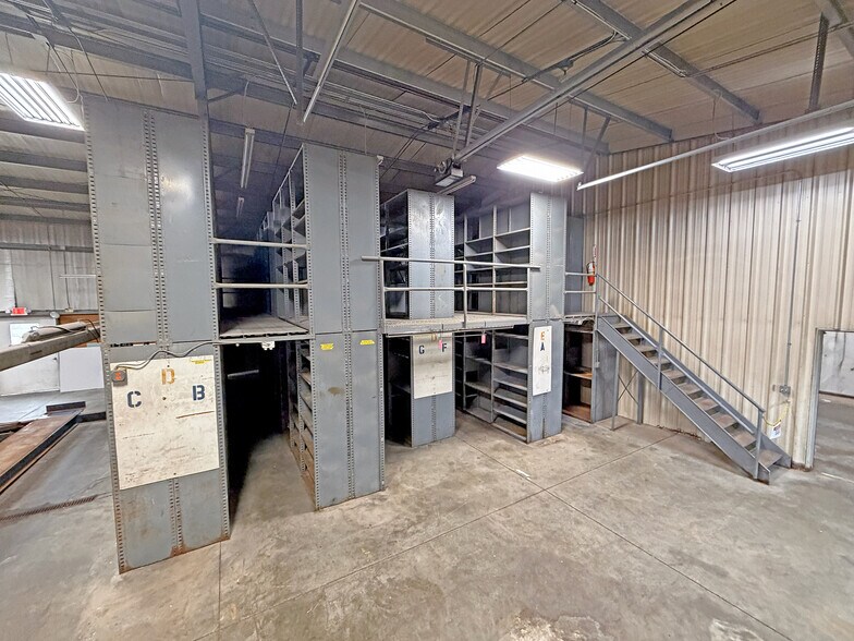 More Photos Of 311 Transpoint dr, Dupo Industrial For Lease