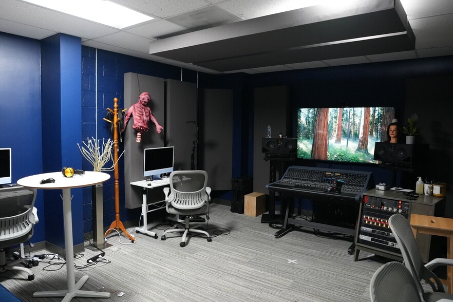 More Photos Of 4112 S Main St, Los Angeles Loft Creative Space For Sale
