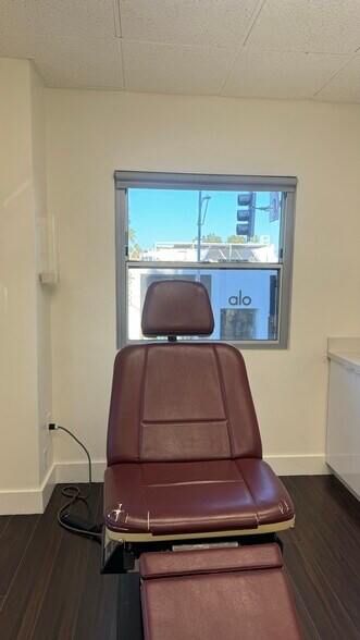 More Photos Of 375 N Canon Dr, Beverly Hills Healthcare For Lease