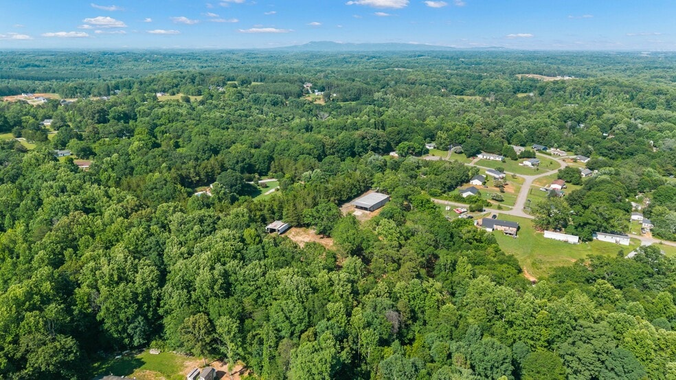 More Photos Of 533 Crest Dr, Easley Industrial For Sale