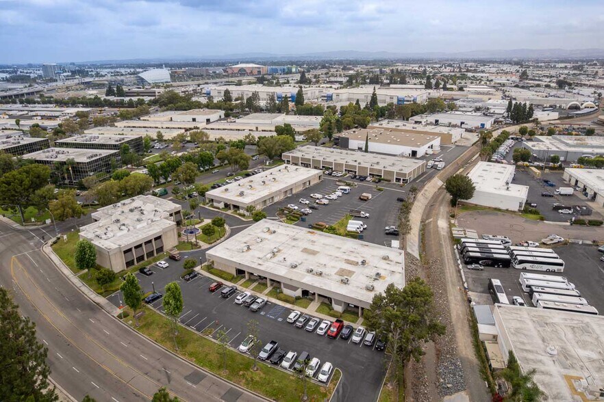 More Photos Of 1717-1745 W Orangewood Ave, Orange Office For Sale