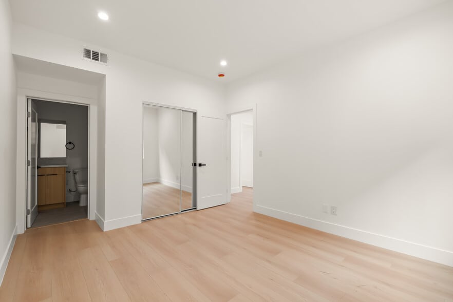 More Photos Of 913 N Hobart Blvd, Los Angeles Apartments For Sale