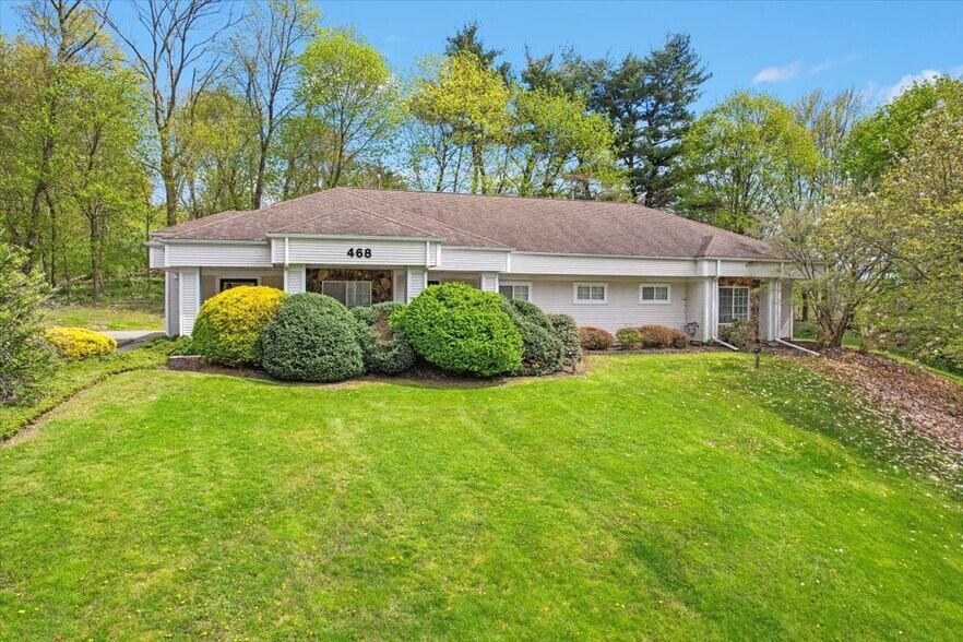 Primary Photo Of 468 Gidney Ave, Newburgh Medical For Sale