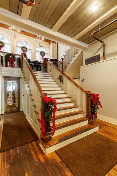 More Photos Of 132 N Patterson St, Valdosta Restaurant For Sale