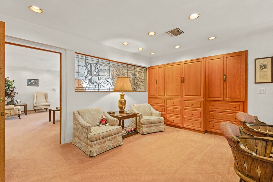 More Photos Of 4383 Colfax Ave, Studio City Office For Sale